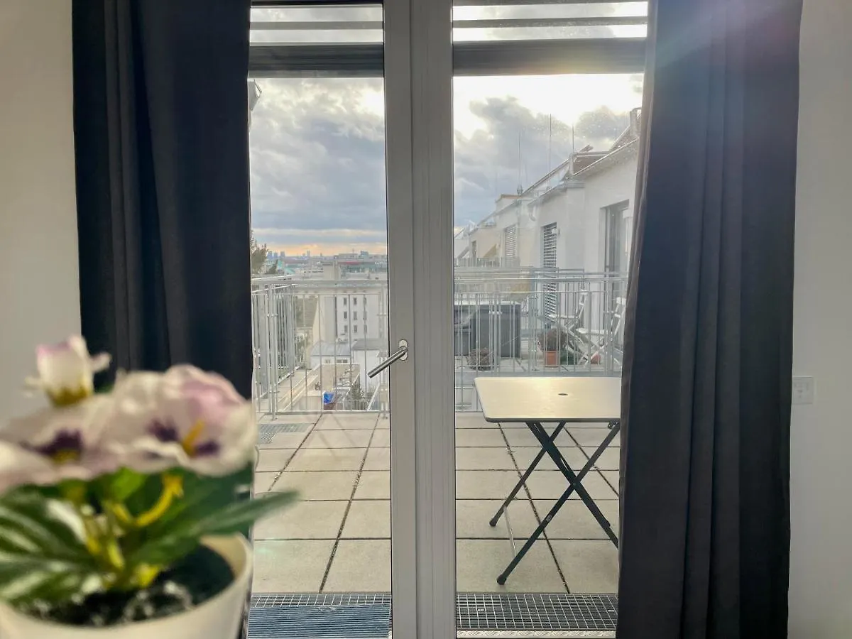 Eca Rooftop Live - Private Rooms & Serviced Apartments Bécs 0*,  Ausztria