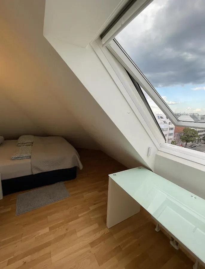 Eca Rooftop Live - Private Rooms & Serviced Apartments Bécs Homestay szállás