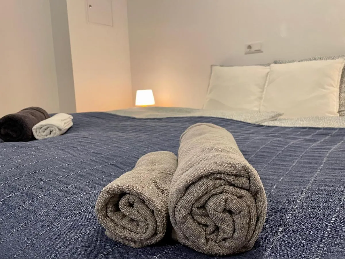Eca Rooftop Live - Private Rooms & Serviced Apartments Vienna Homestay