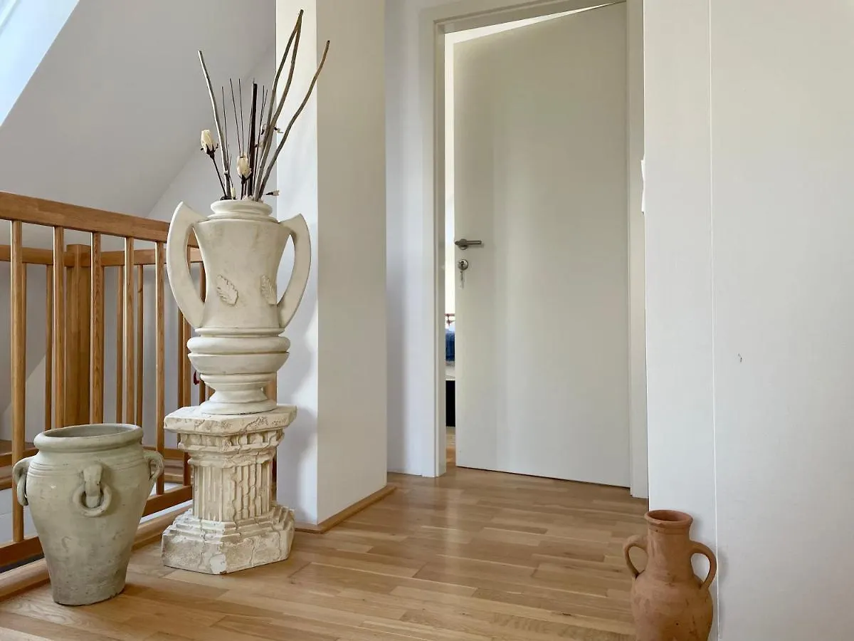 Eca Rooftop Live - Private Rooms & Serviced Apartments Vienna Homestay